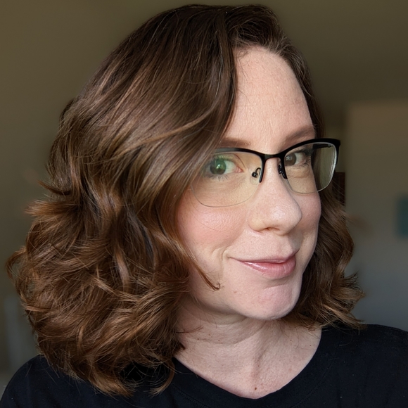 Meet your Posher, Naomi - Picture 2 of 2